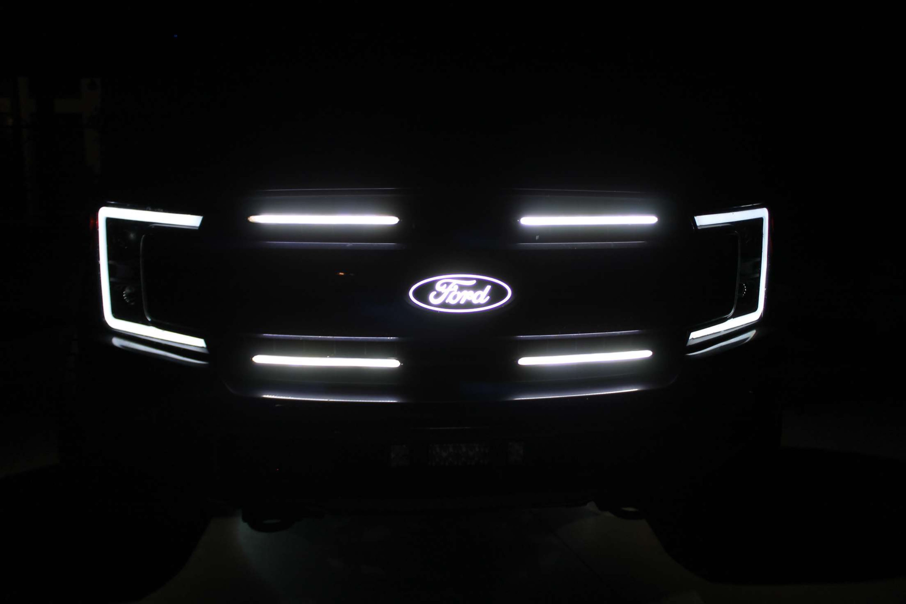 4 bar grill lights on ford superduty truck in the dark